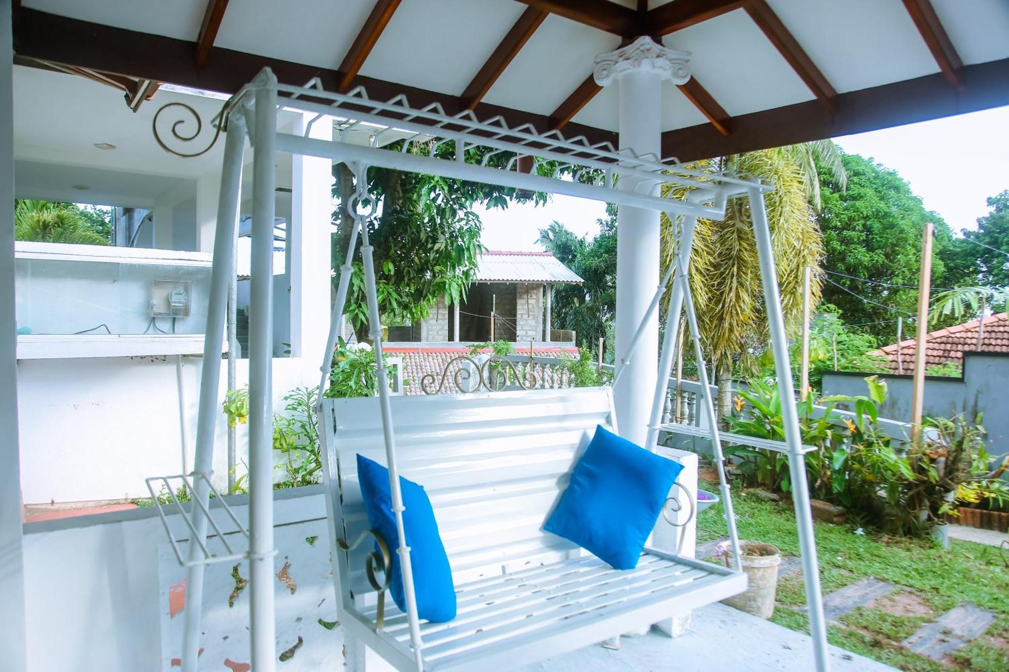 Hotel Blue Sky Mirissa Exterior foto