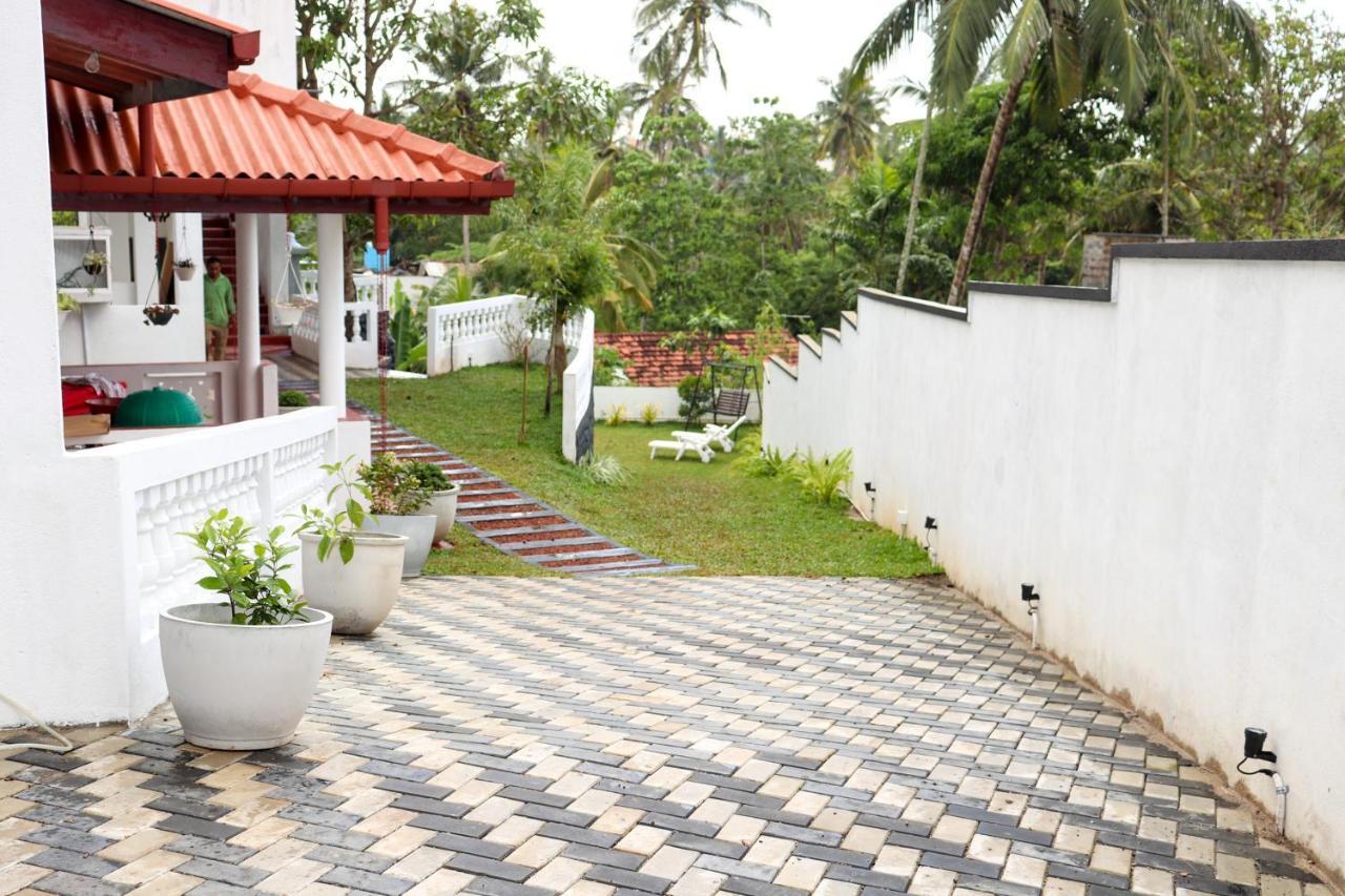 Hotel Blue Sky Mirissa Exterior foto